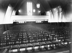 Kerkzaal richting orgel, met Pinksterraam.
<br/>
Particulier bezit, zj